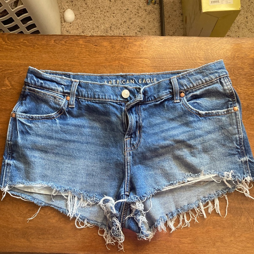 NWOT American Eagle Outfitters Blue Jean Shorts Distressed Frayed Hem